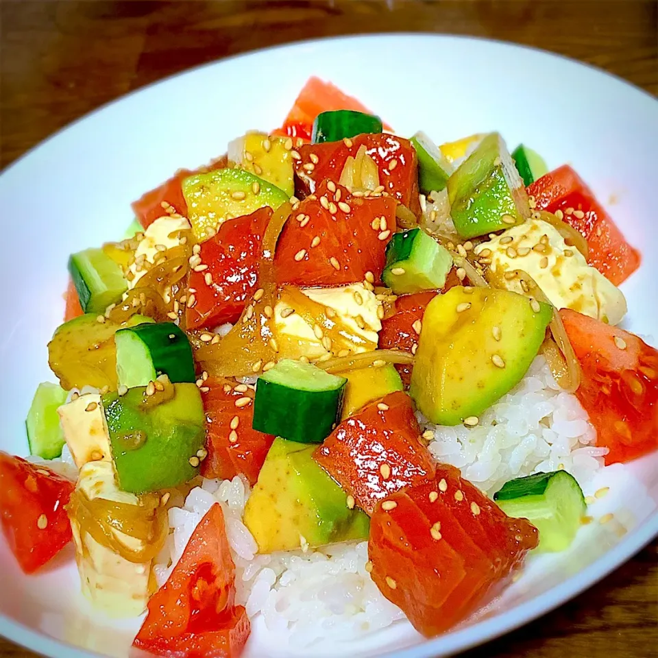 サーモンのポキ丼|みなさん