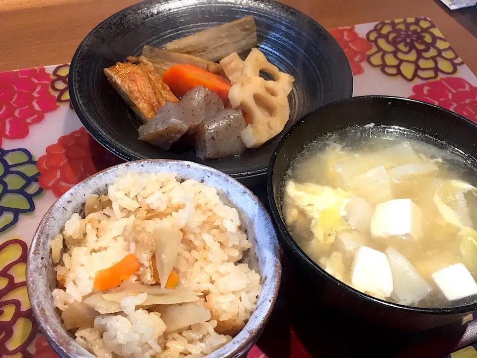 炊き込みご飯、筑前煮、白菜と豆腐のスープ|かよちゃんさん