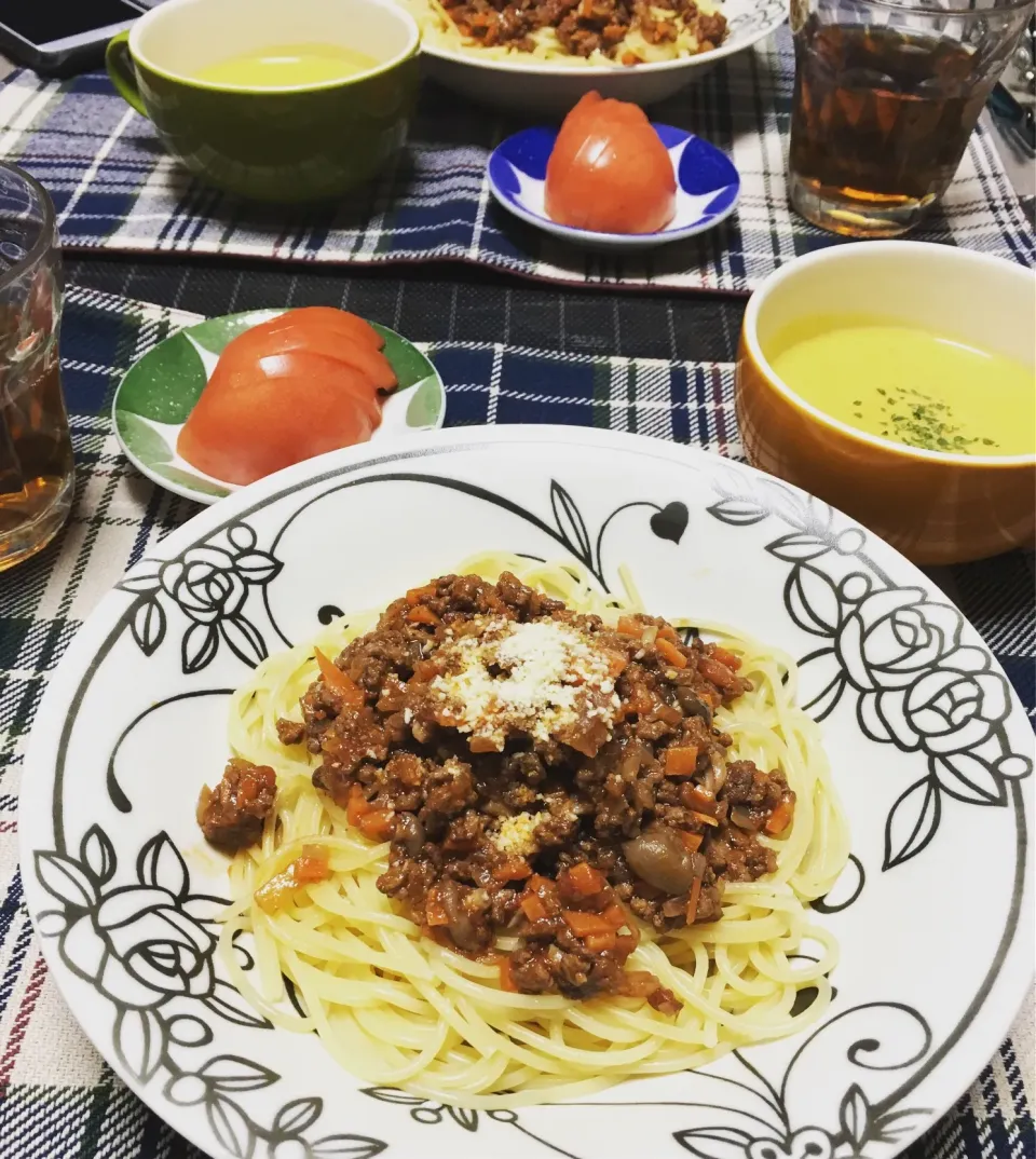 Snapdishの料理写真:・ボロネーゼスパゲティ ・かぼちゃと玉ねぎのポタージュ|ちぐあささん