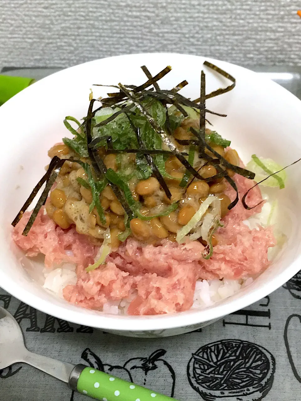 たたきまぐろと納豆丼|あんこさん