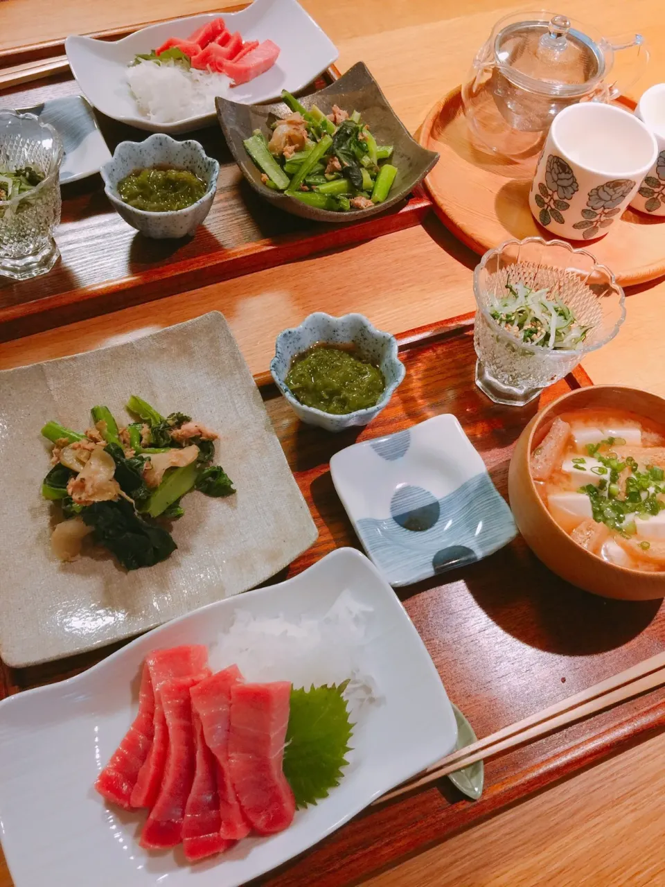 Snapdishの料理写真:マグロお造り、搾菜と小松菜炒め|papinさん