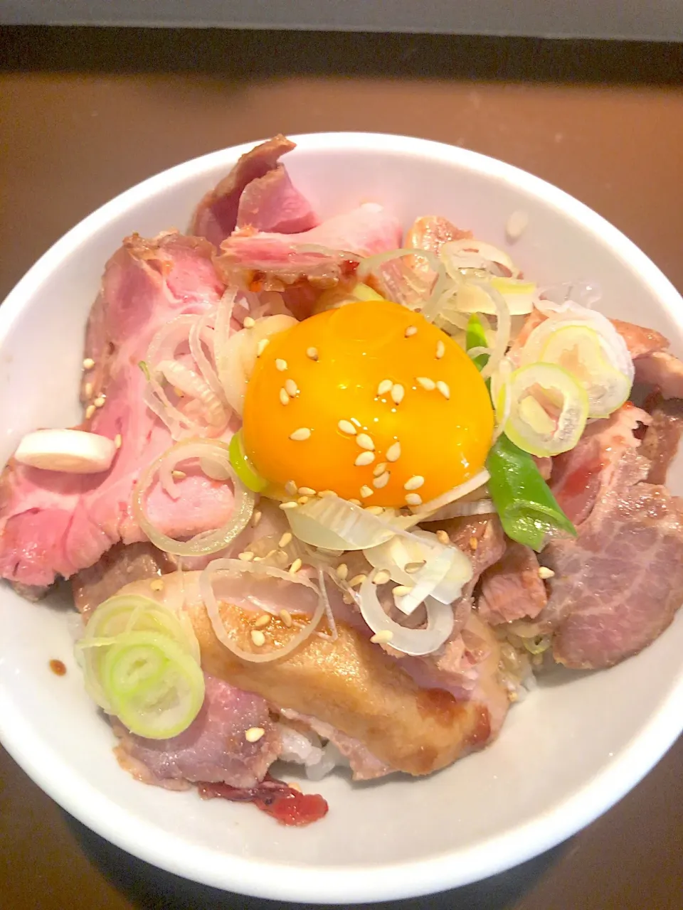 Snapdishの料理写真:レアチャーシュー丼|みのるさん