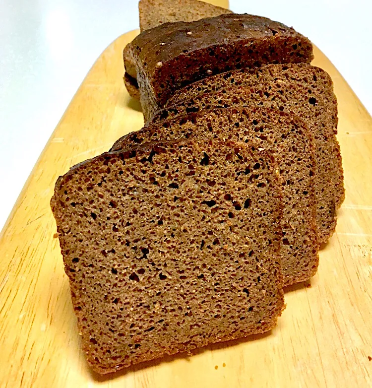 Snapdishの料理写真:Overnight Black Rye Bread|gonbenさん