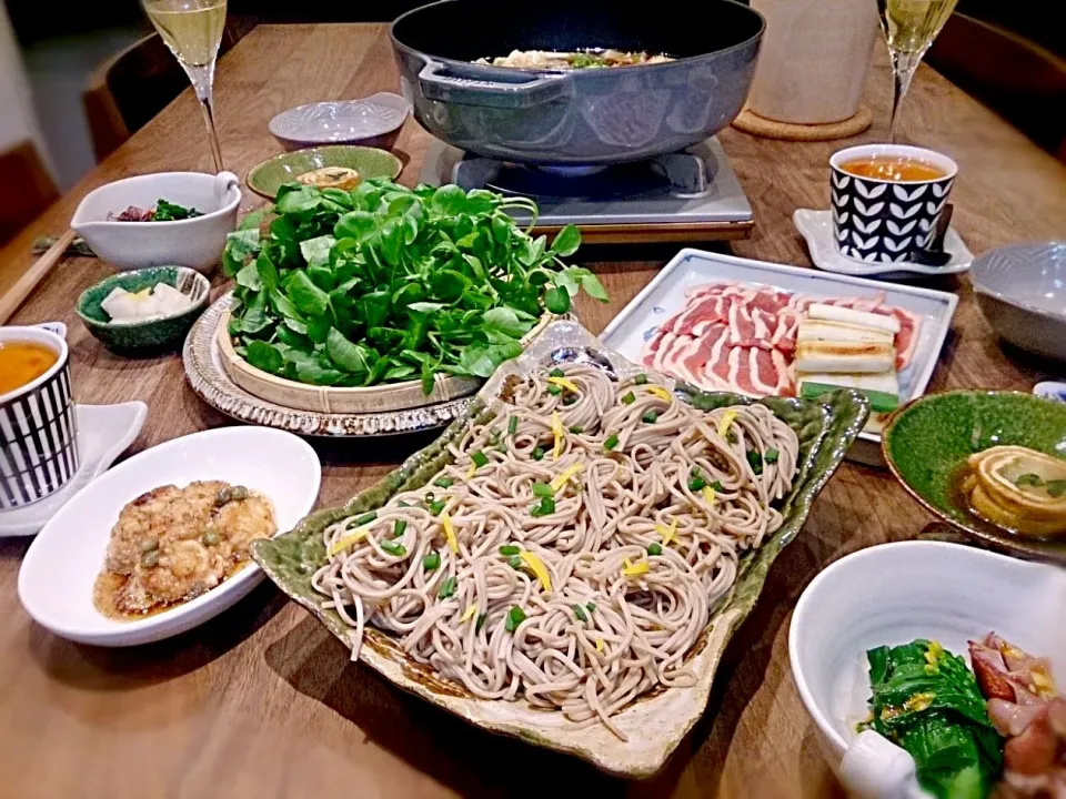 フランス鴨とクレソンの鍋のある食卓|古尾谷りかこさん