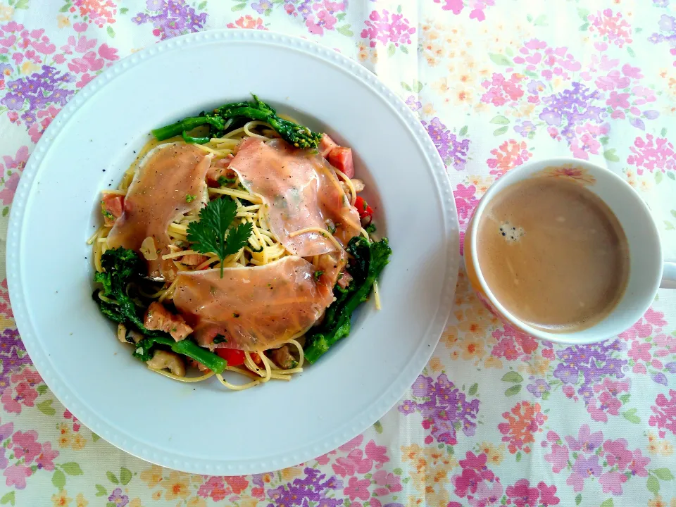 Snapdishの料理写真:菜の花と生ハムのパスタ|越智　佳子さん