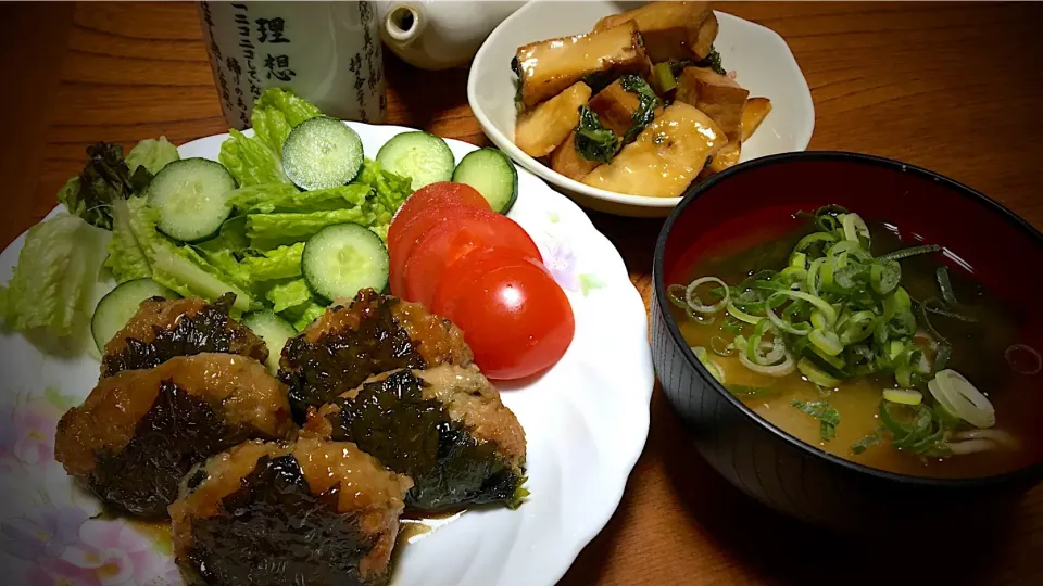 今日のテニス前実家での男飯(*･ω･)
鶏ひき肉の大葉チーズ焼き&絹生揚げとカブのオイスター炒め&カブとしめじとワカメの味噌汁...♪*ﾟ|ひーちゃんさん