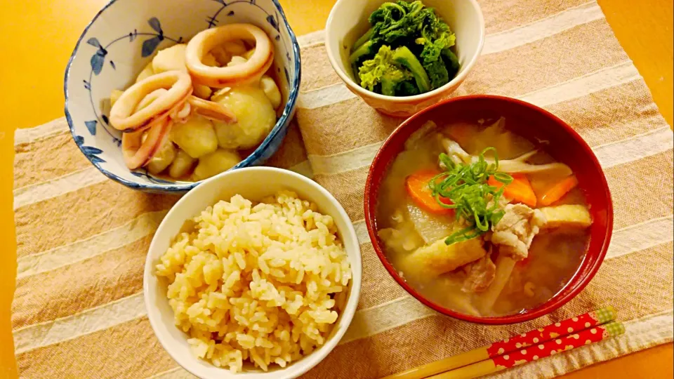 💕おさくらごはん・里芋とイカの煮物・豚汁・菜の花の辛子和え♡和食の夕ご飯💕|yuiママさん