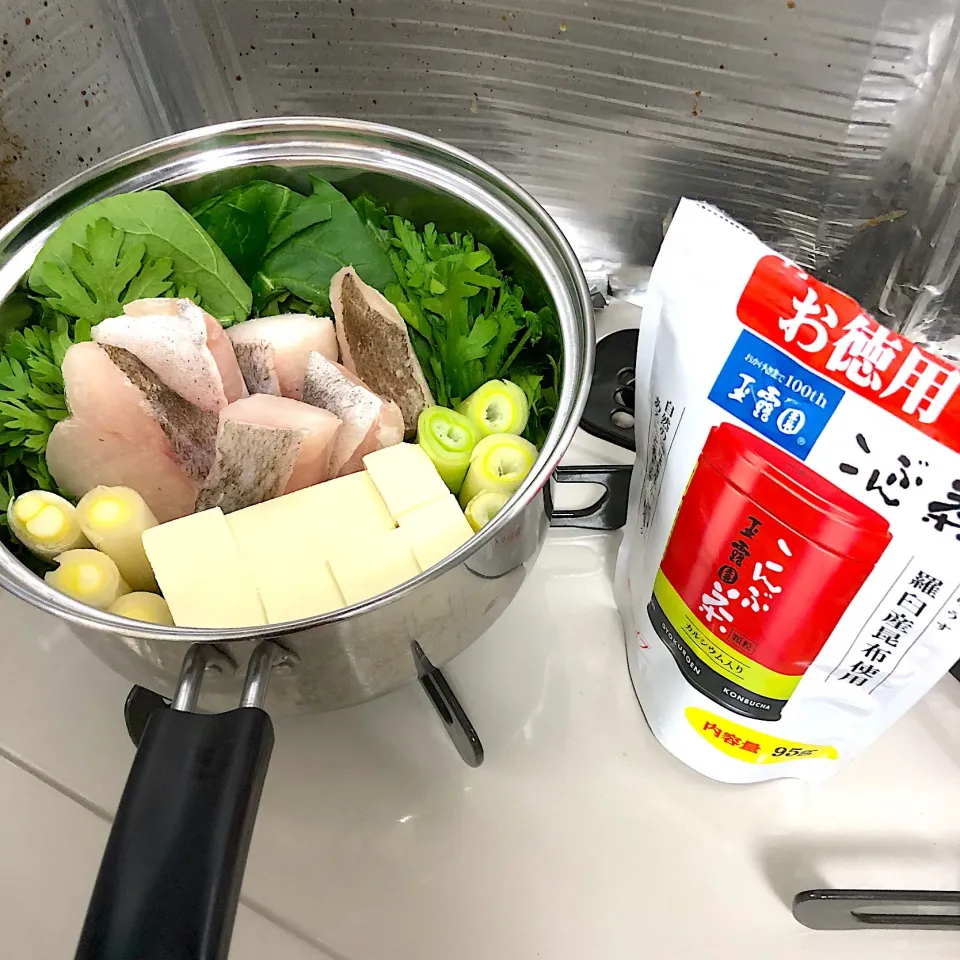 鱈ちり🍲火にかける前➕こんぶ茶|Makokoさん