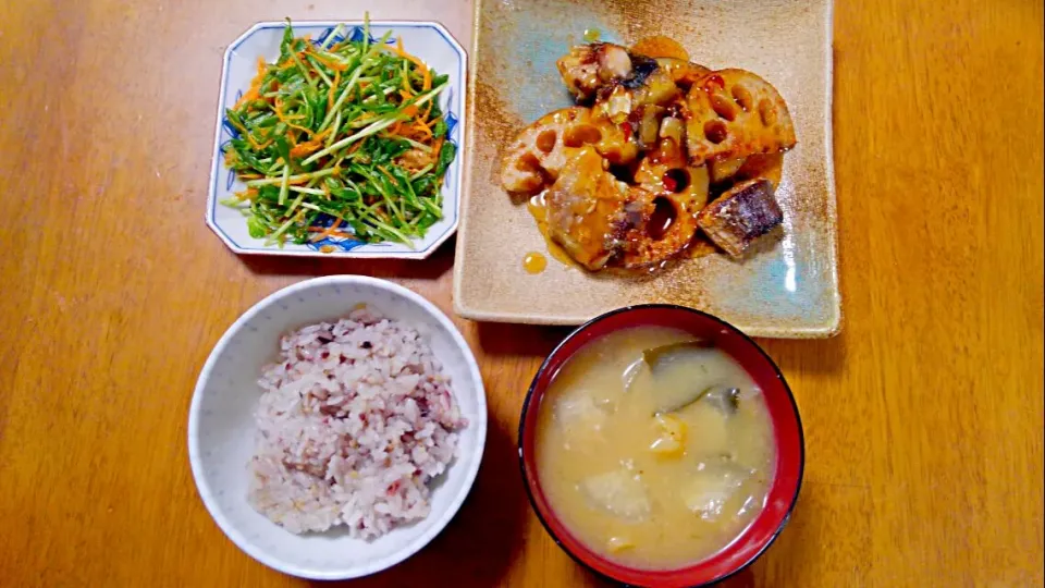 １月３１日　鯖とれんこんのあんかけ　豆苗のサラダ　大根とわかめと油揚げのお味噌汁|いもこ。さん