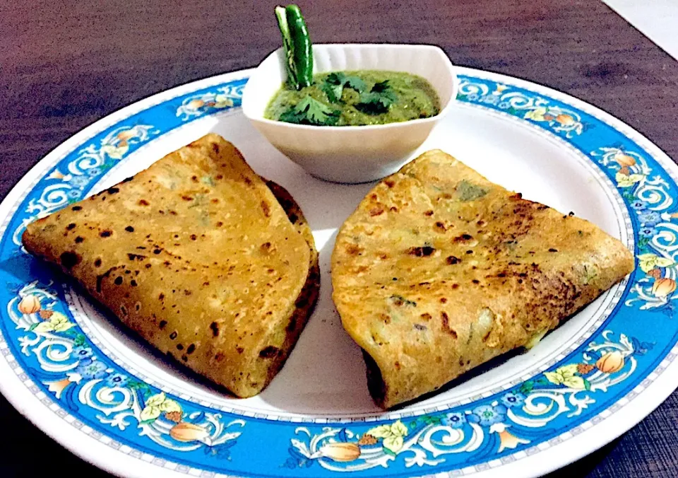 Aallu Paratha with Coriander Chattni|sanjivさん