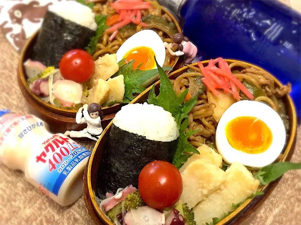 ゴーヤ入り回鍋肉焼きそば&南高梅ミニおにぎり🍙&長芋の山わさび焼き&半熟茹で玉子&タコ🐙とブロッコリー🥦の玉ねぎマリネ&大葉&プチトマト🍅の夫婦お弁当♪

 #弁当  #フチ子  #焼きそば  #回鍋肉  #リメイク  #山わさび|桃実さん