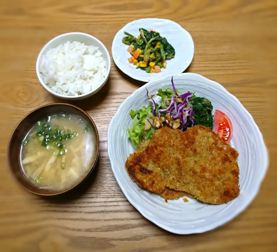 Snapdishの料理写真:『チーズバジルカツレツ 帰宅してゼロから晩ごはん』|seri-chanさん