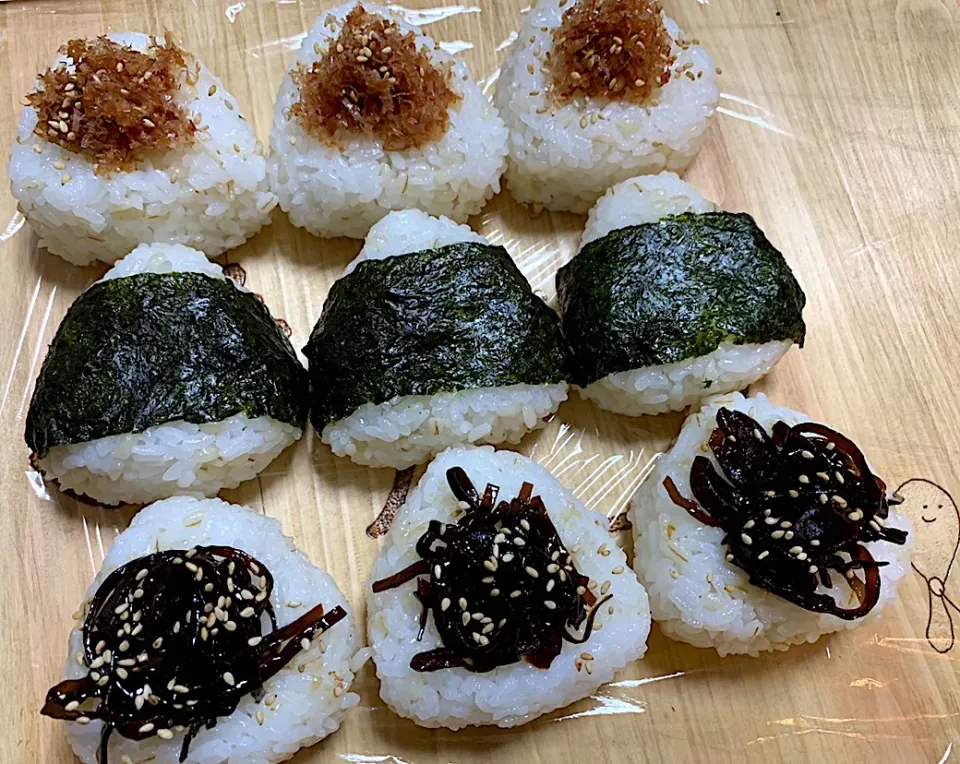 もち麦ごはん🍚三種にぎり🍙|kiusoudaiさん