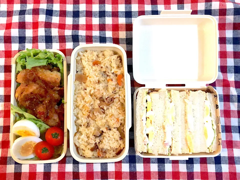 Snapdishの料理写真:#ツナサンド#サンドイッチ#お弁当#炊き込みご飯#唐揚げ#お昼ごはん#お家ごはん#鶏肉料理|aoiさん