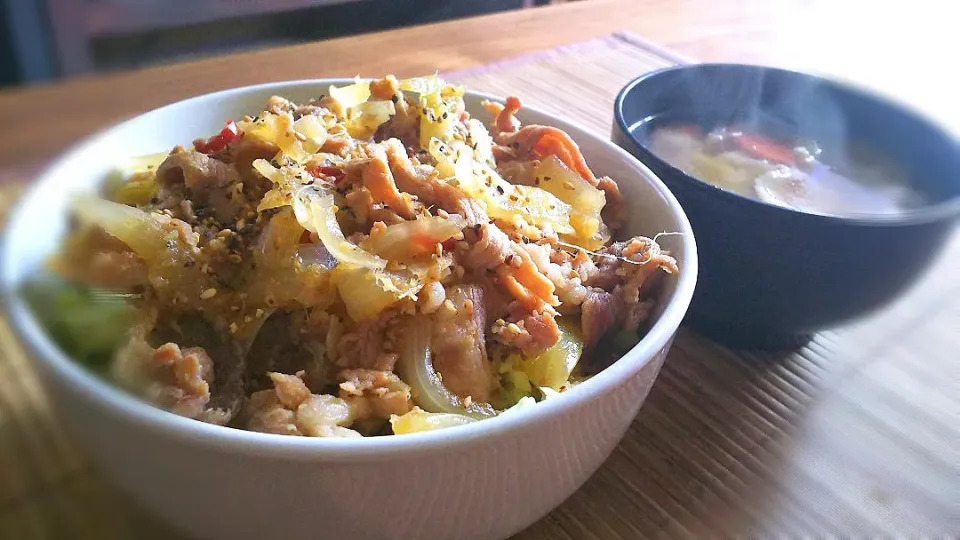 Snapdishの料理写真:豚丼～
の昼ごはん✨|kaz(*･ω･)さん