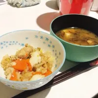 Snapdishの料理写真:✩炊き込みご飯
✩もずく味噌汁|くぅさん