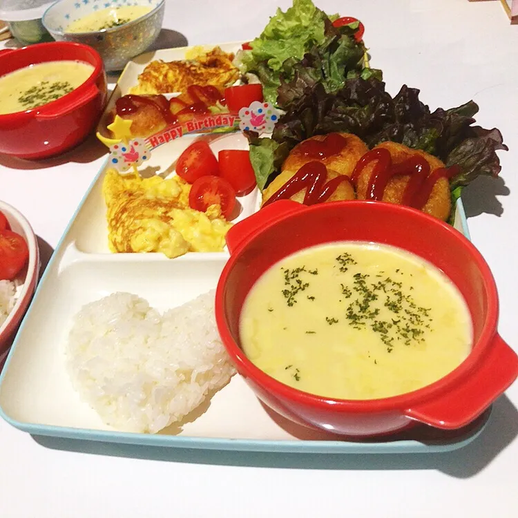 Snapdishの料理写真:✩チーズいももち
✩チーズオムレツ
✩コーンスープ 
#お祝いご飯  #おめでとう|くぅさん