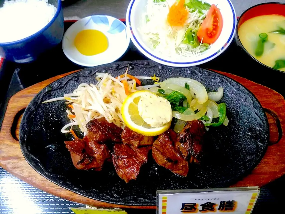 Snapdishの料理写真:カットビーフステーキセット|nyama1さん