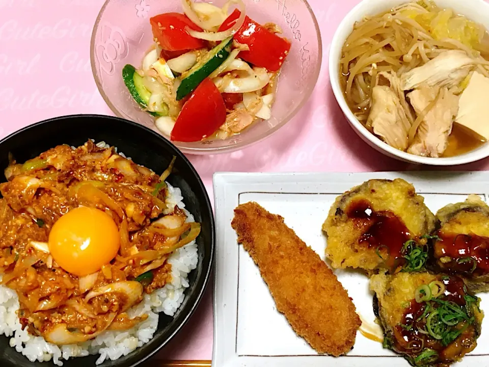 さばの味噌煮缶どんぶり&半額揚げ物&マリネサラダ＆すき焼き風煮物✨|くろねこっく🐈‍⬛さん