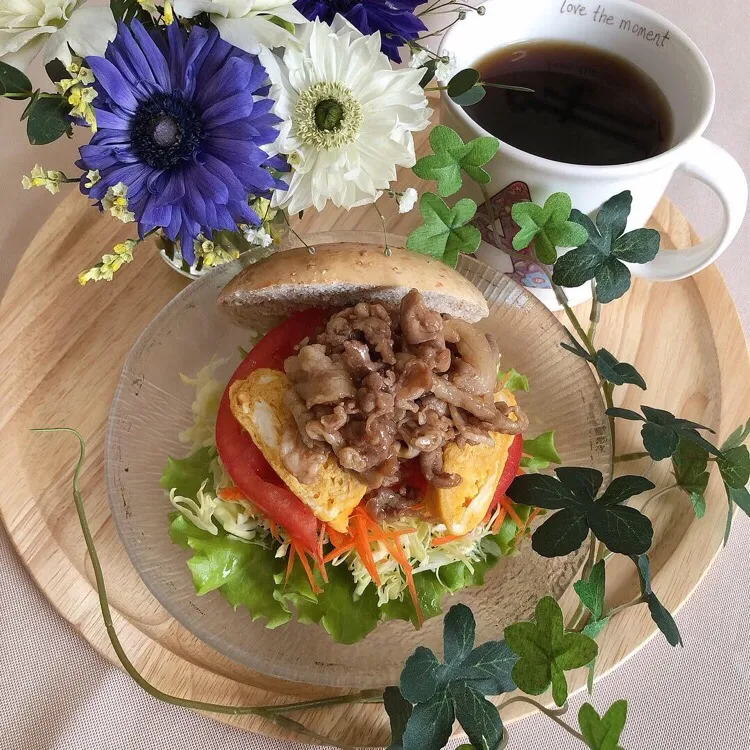 Snapdishの料理写真:2/6❤︎黒豚の生姜焼き&たまご焼きベーグルサンド❤︎ 
今日のお弁当残り物で作りました…🍀
#お昼ごはん #ランチ #おうちごはん #おうちカフェ #黒豚の生姜焼き #たまご焼き #ベーグル #ベーグルサンド #自家製サンド|Makinsさん