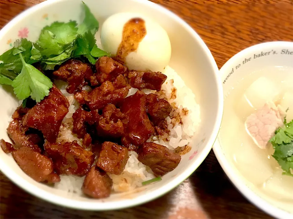 Snapdishの料理写真:魯肉飯と蘿蔔湯|Hiroshiさん