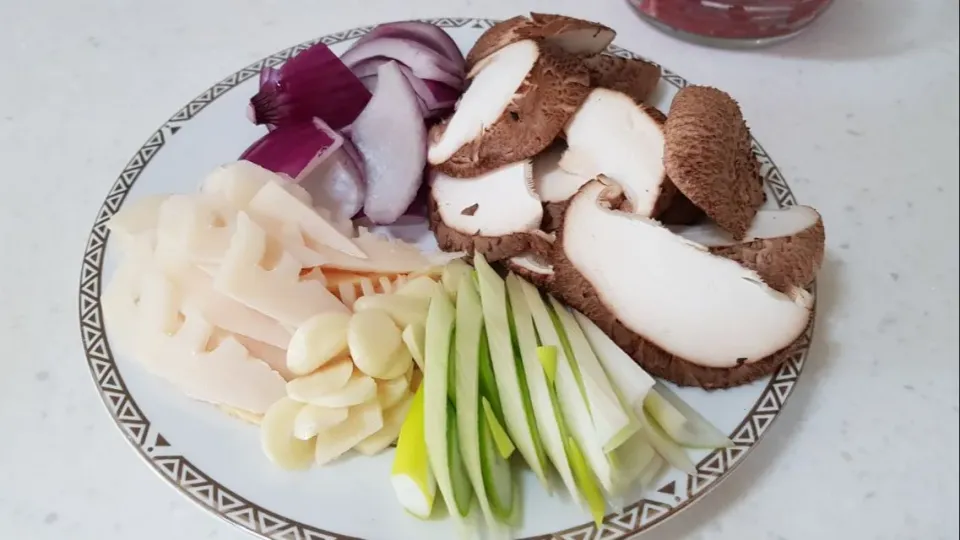 stir-fried beef with bamboo shoot and shiitake mushroom|steven z.y.さん