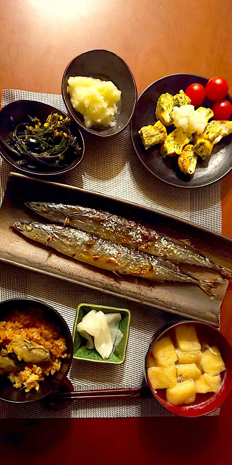 Today's Dinner🍴紫菜の花の胡麻和え,紫蘇わかめの出汁巻き卵,秋刀魚の塩焼き,牡蠣の炊き込み御飯,お揚げとえのきのお味噌汁,千枚漬け|🌈Ami🍻さん