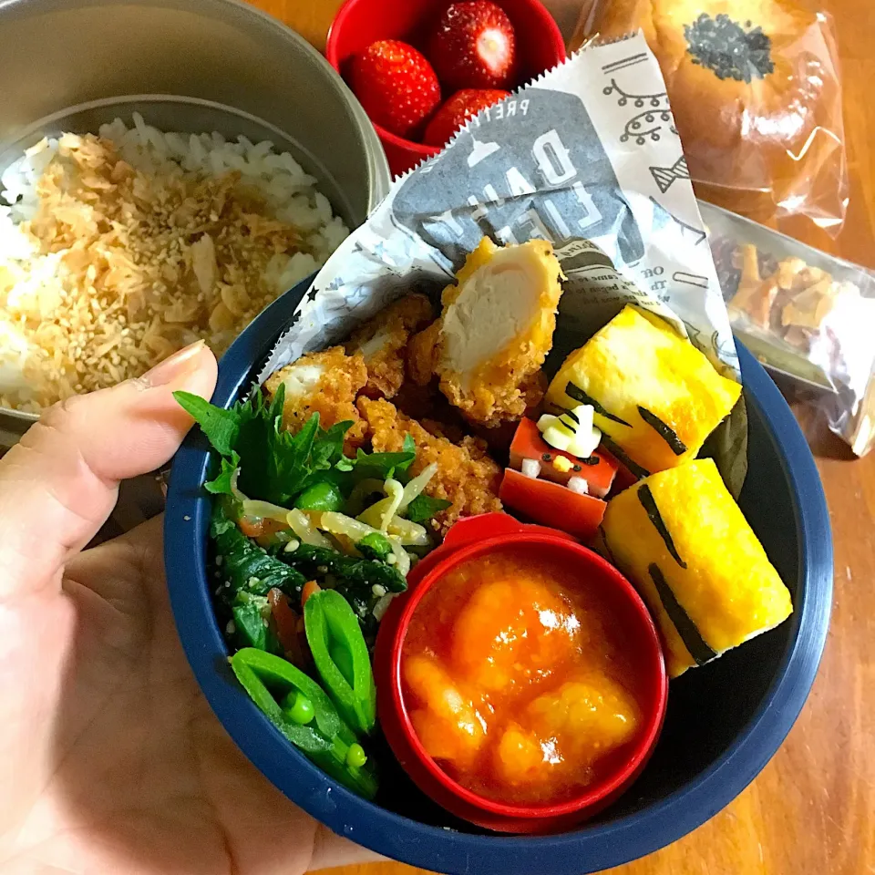 Snapdishの料理写真:エビチリ&ささみ揚げ弁当|てんさん