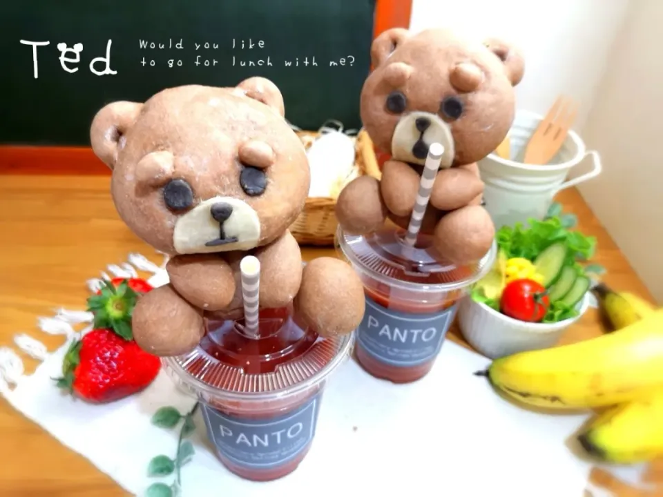 Snapdishの料理写真:テッド...作ろうと思ったらただの眉毛クマになっちゃったパン🐻💦
手作りパンと｢ #PANTO ｣トマトドリンク🍅|ゆぅさん