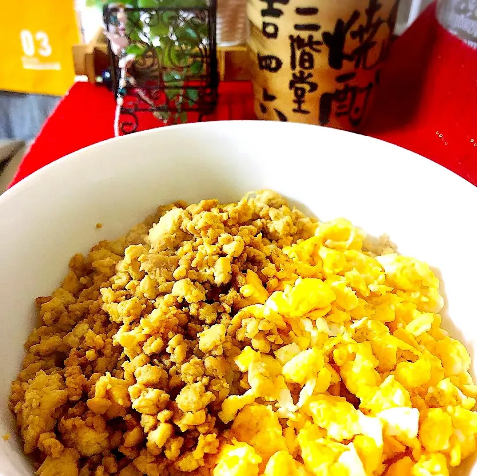 Snapdishの料理写真:#冷凍豆腐#豆腐そぼろの2色丼 #糖質制限ダイエット  #糖質制限生活  #糖質制限レシピ  #ゆるゆるダイエット  #ローカーボ|マミさん