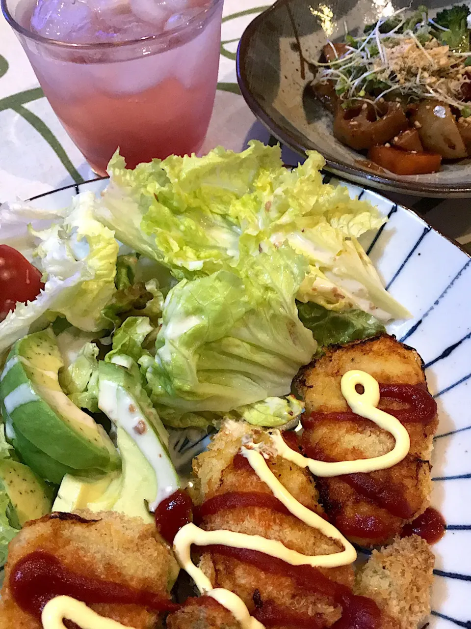 カキフライ、一口トンカツ、黒酢炒め、ザクロ酢の焼酎割りの夕食〜💕|てるみさん