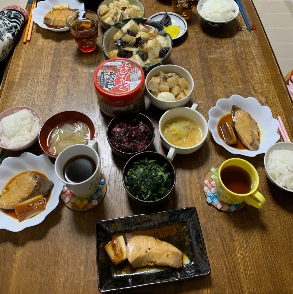 ブリの照り焼き・茄子と豆腐の揚げ浸し・帆立とキノコのバター醤油炒め・漬物・味噌汁・ご飯|ちびろ菌さん