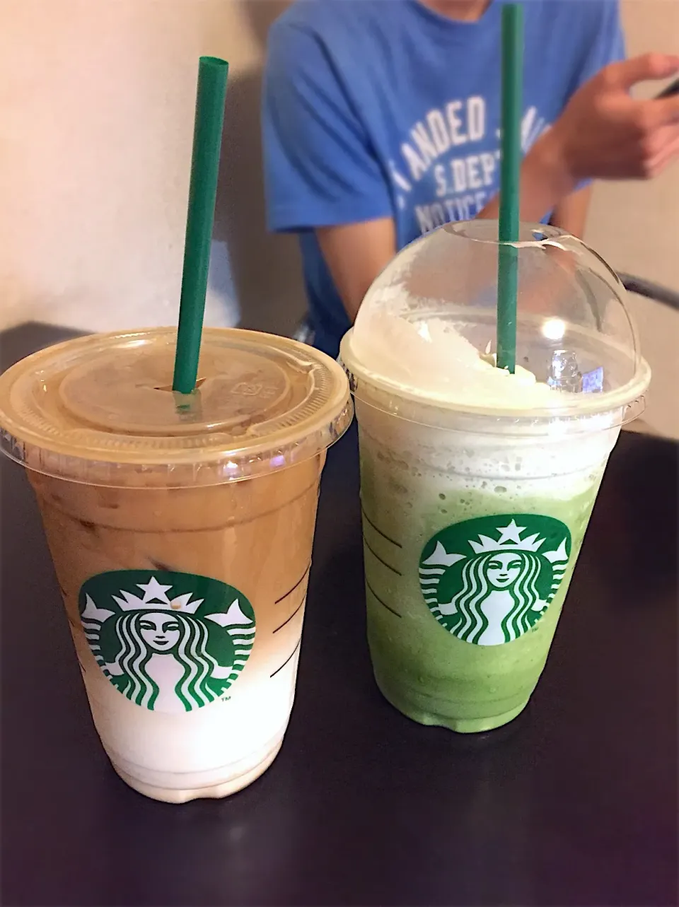 お兄ちゃんが買ってきてくれたキャラマキと抹茶クリームフラペチーノ🧡💚|K.Sさん