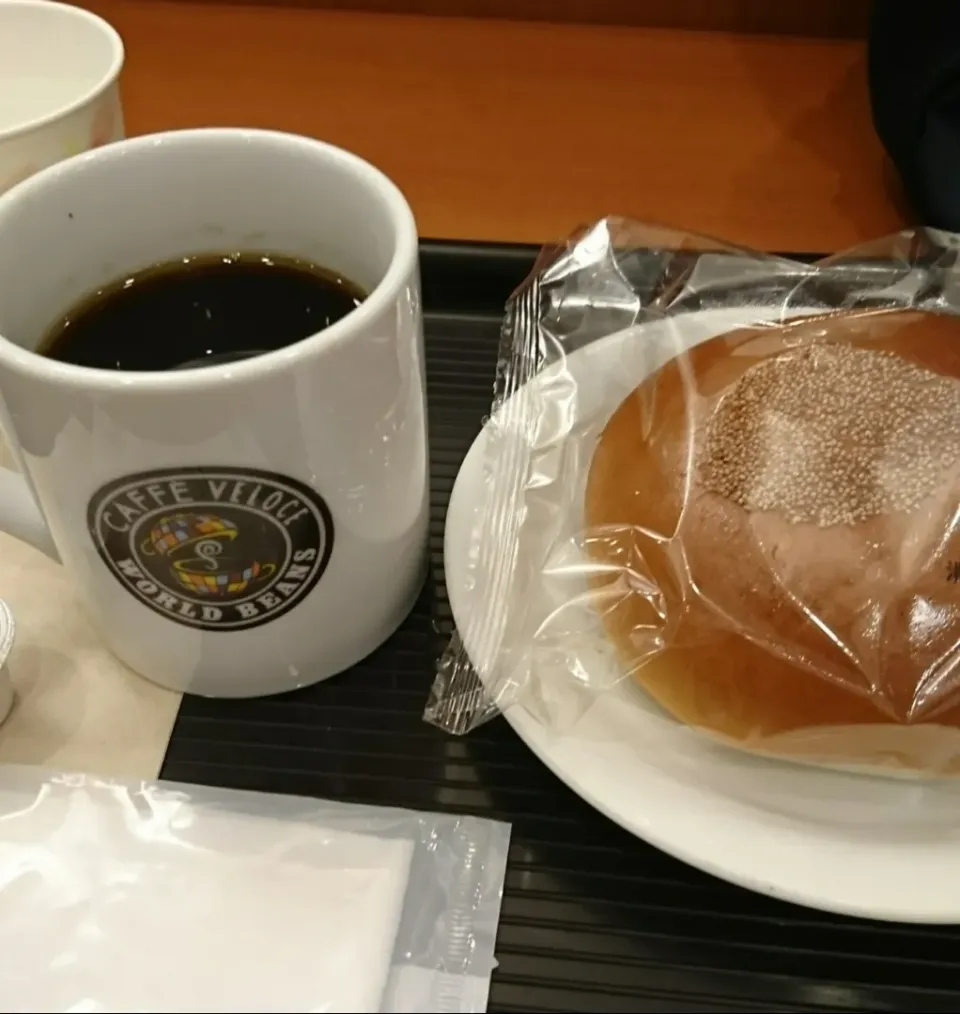 あんパンとブレンドコーヒー☕|しまだ ちえこさん