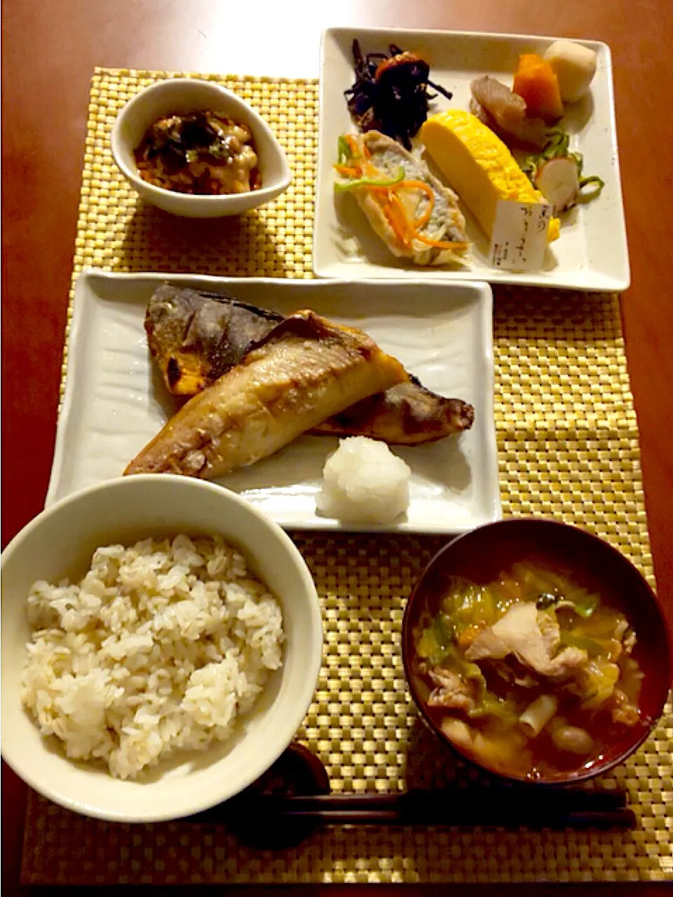 Today's Dinner🍴京のおばんざい,お野菜たっぷりﾄﾏﾄ豚汁,ﾎｯｹの塩焼き, もち麦飯,海苔納豆|🌈Ami🍻さん