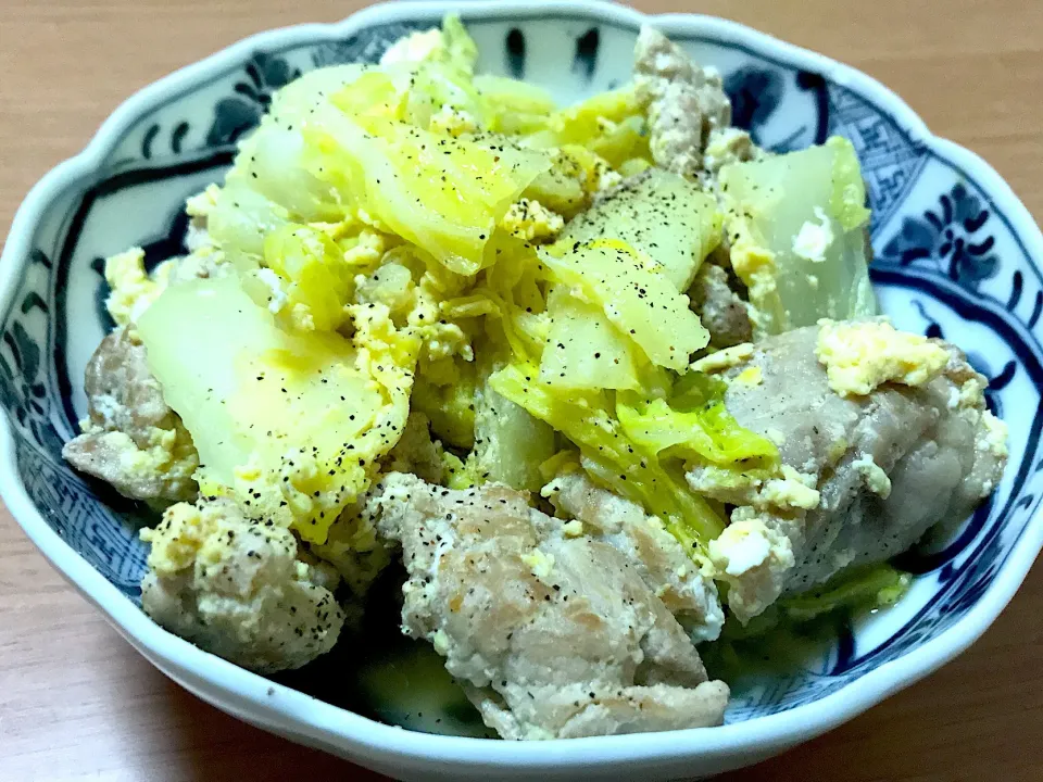 Snapdishの料理写真:白菜と豚肉の中華風炒め卵とじ|べぇさん