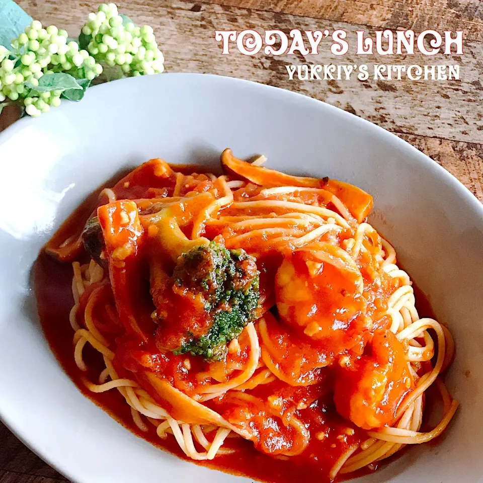 🍅エビとエリンギとブロッコリーのトマトパスタ🍅|ユッキーさん