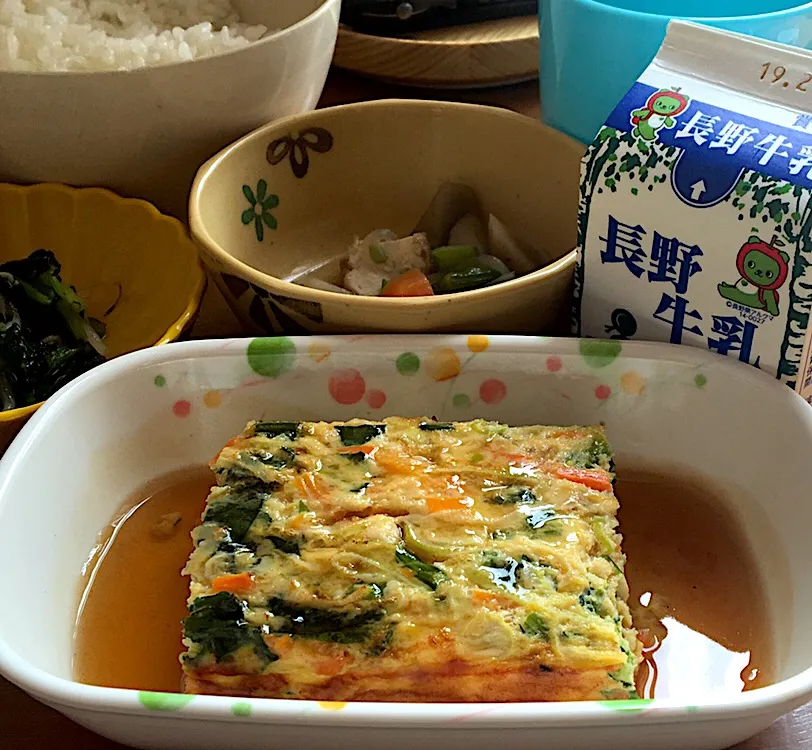 アル中病棟の昼ごはん☀️☀️☀️
ごはん🍚  千草焼き  ごぼうの炒り煮  磯浸し  牛乳🥛|ぽんたさん