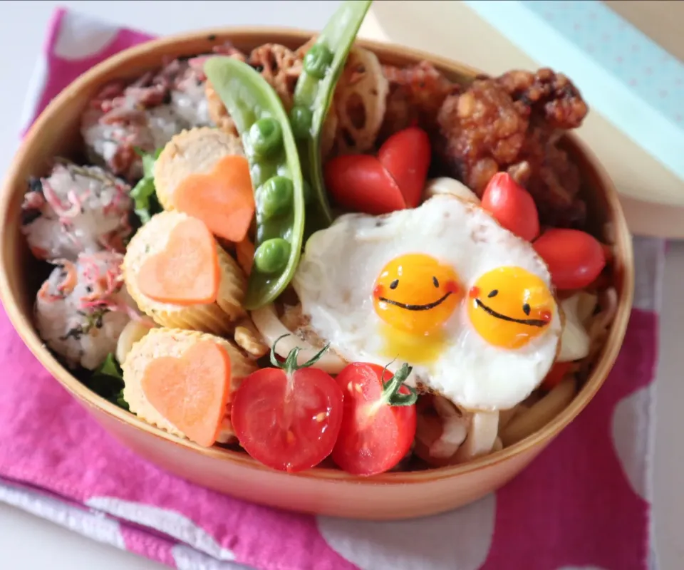 中学生男子弁当🍱
塩麹焼うどんと塩麹唐揚げ弁当。|なかじー。さん