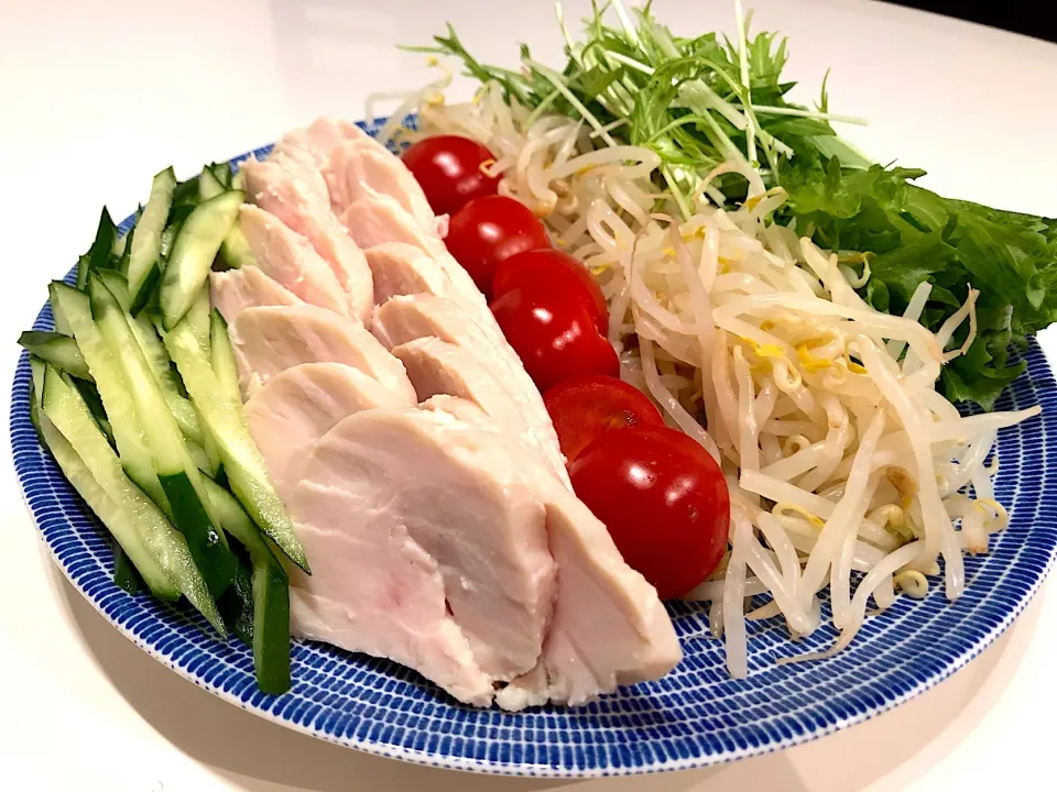 塩麹漬け鶏ハムのサラダ🥗✨|NOBUちえさん