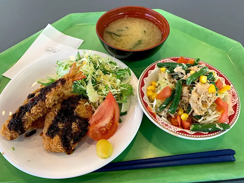 Snapdishの料理写真:ミックスカツ（ヒレ・海老・メンチ）、チキンとインゲンの胡麻サラダ、味噌汁|Tadahiko Watanabeさん