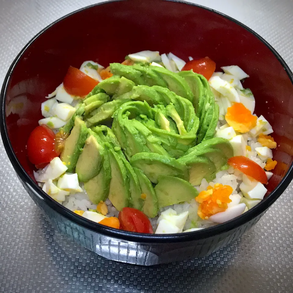 アボカド丼🥑|びいさん