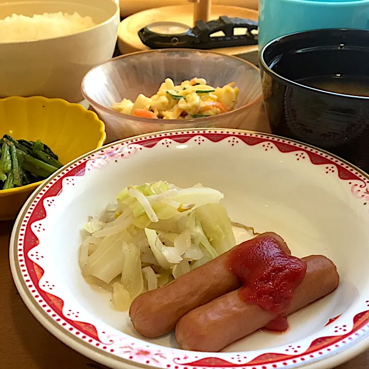 アル中病棟の朝ごはん☀️☀️🔆23日目
ごはん🍚  みそ汁（玉ねぎ）  ウィンナーとソテー  マカロニサラダ🥗  おひたし|ぽんたさん