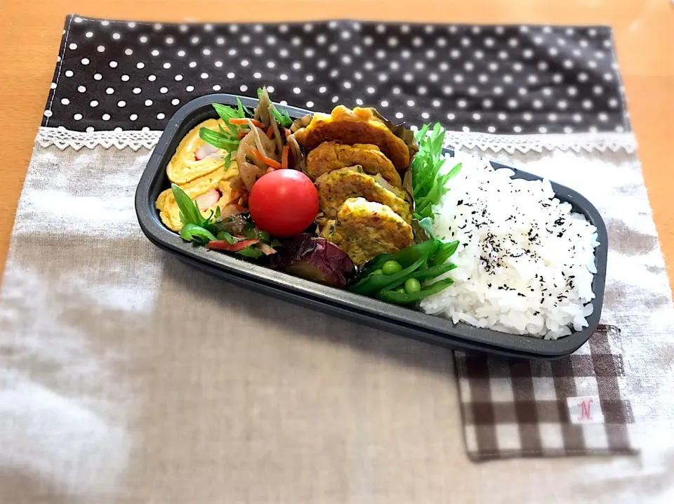 Snapdishの料理写真:焼売ピカタ カレー&青海苔味🐖
卵焼きカニカマ入り🍳
無限ピーマン♾😋
きんぴら🥕
焼き芋🍠
スナップえんどう😆
🍅🍚|あやこさん