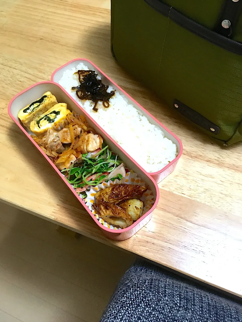 今日の自分お弁当(´◡`๑)
竹輪のカレー粉炒め
海苔入り卵焼き
豆苗とカニカマのポン酢サラダ
ポークチキン
しそ昆布とご飯|さくたえさん