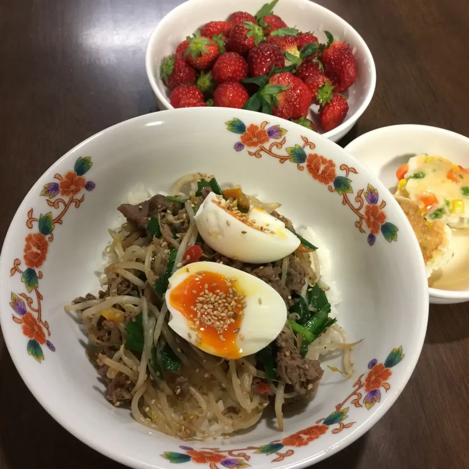 プルコギ丼＆はんぺん焼き&いちご🍓|み〜さん