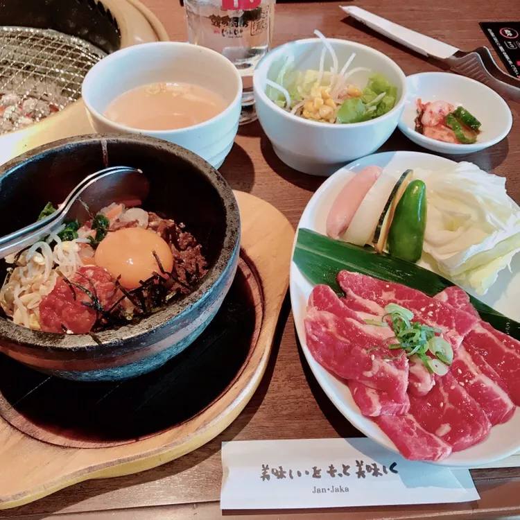 カルビ焼肉ランチ🥩                                                   石焼ビビンバ🍳|ちゃみこさん