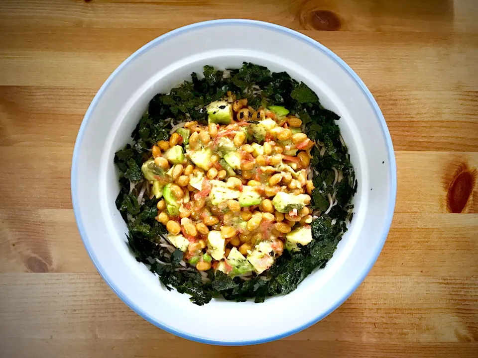 納豆とアボカドのぶっかけ蕎麦|きららさん