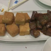 Snapdishの料理写真:脆皮豆腐燒汁一口牛|Tommyさん