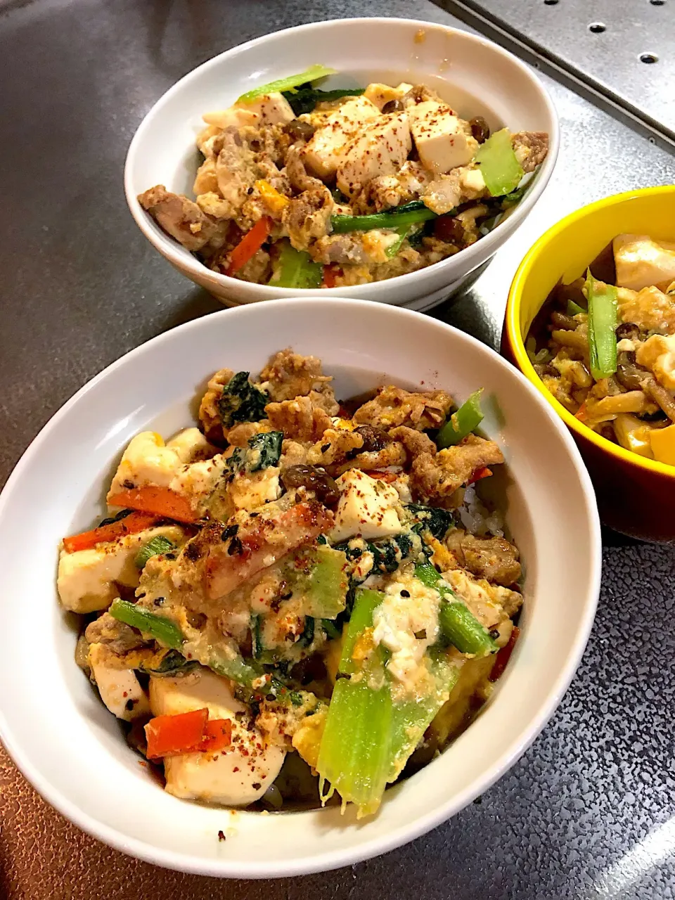 豆腐と雪菜と豚肉の卵とじ丼|たびもかさん